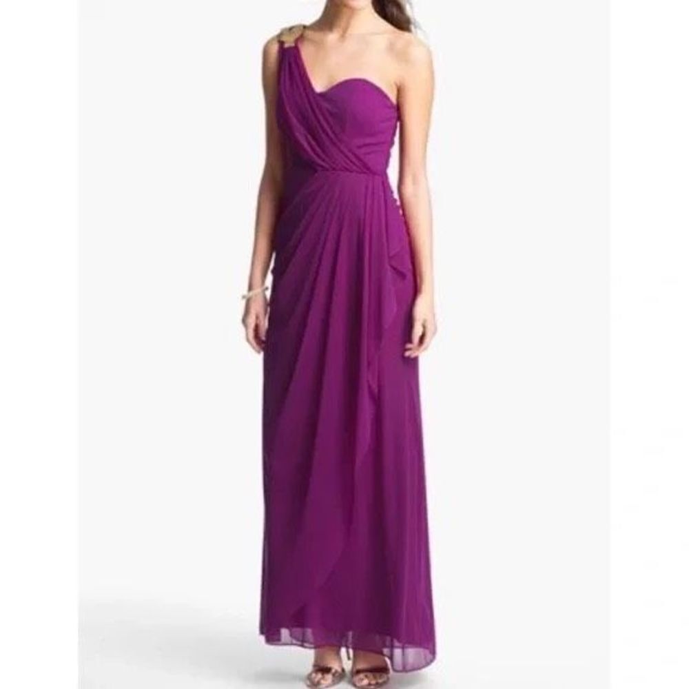 Xscape Women's One Shoulder Long Prom Magenta Dress‎ with Gold Brooch Size 8